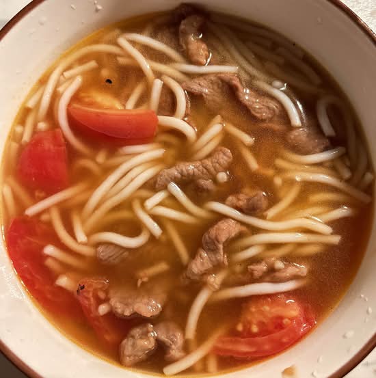 Beef with Tomato Thick Vermicelli in Soup 鮮茄牛肉湯米線